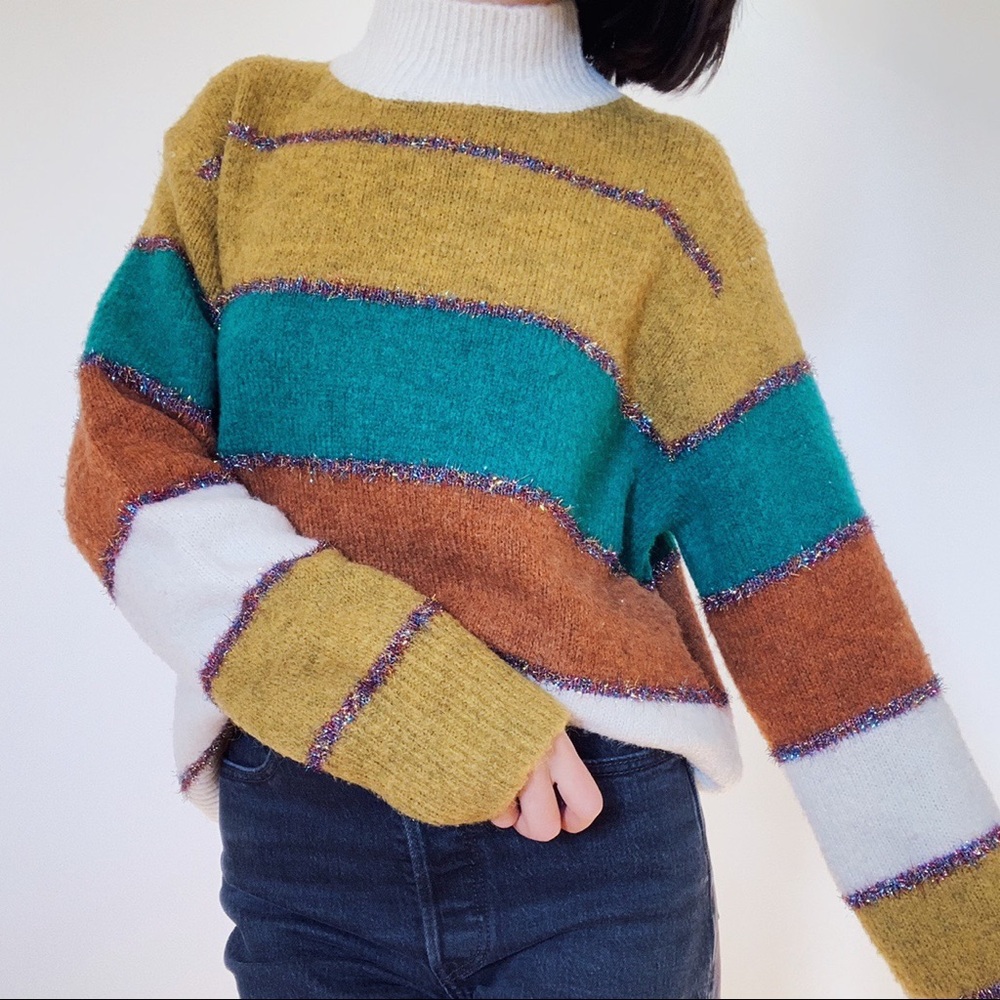 Cozy and festive sweater by Allison New York